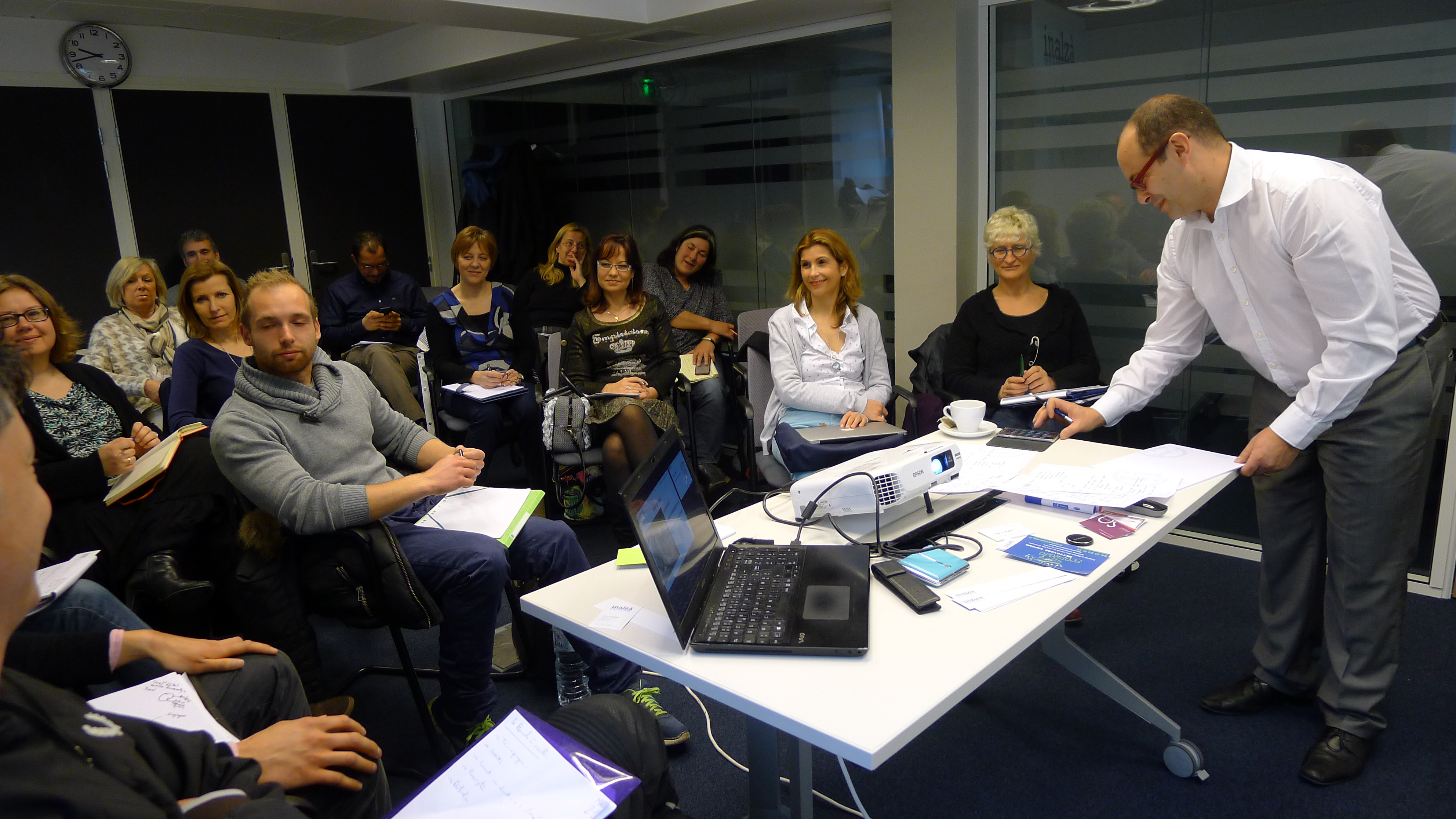 atelier du booster au Pays de Fonatinebleau, Pascal Leccia dans la salle de réunion du Stop&Work