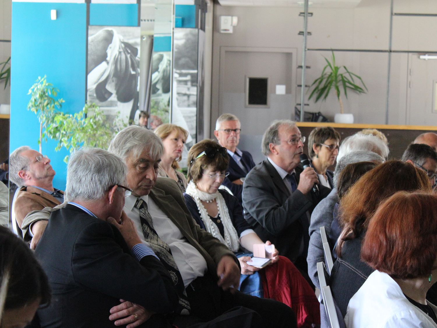 Réunion départementale au Pays de Fontainebleau, échange questions réponses entre Maires et le Président du Conseil Départementale. Ici Patrick Gruel, Maire de Chailly-en-Bière