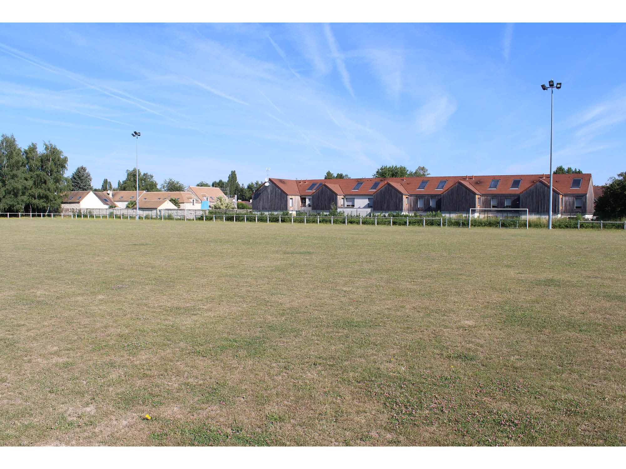 terrain de football à chailly-en-bière